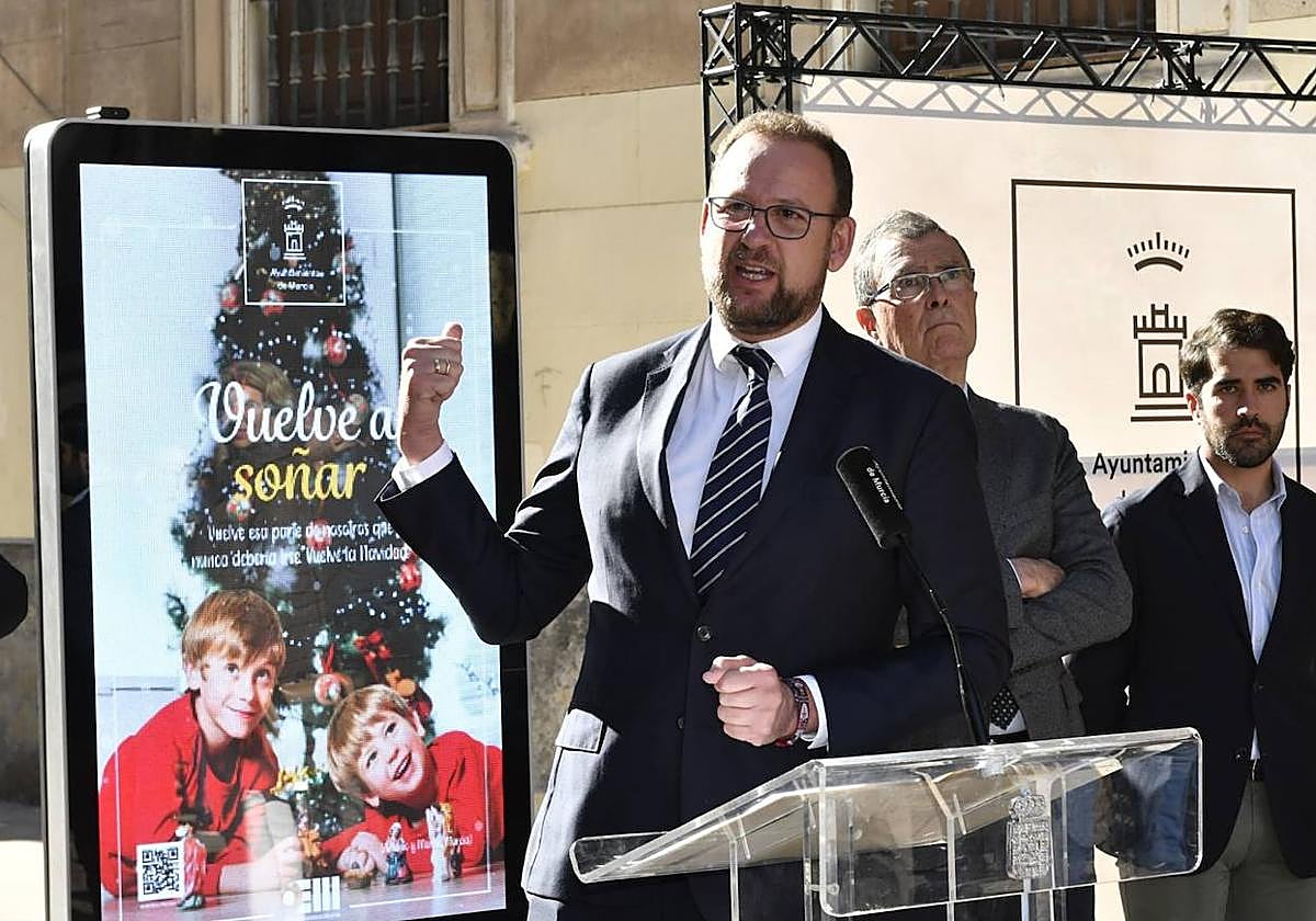 José Guillén, este lunes, en la presentación del cartel de las fiestas de Navidad.