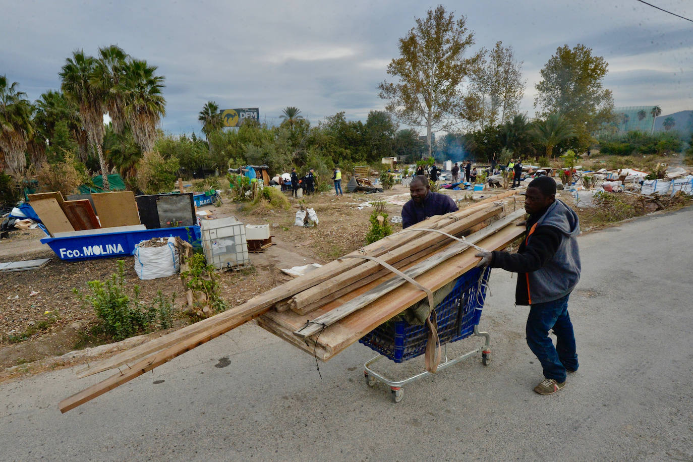 El desalojo del poblado chabolista de La Fica, en imágenes