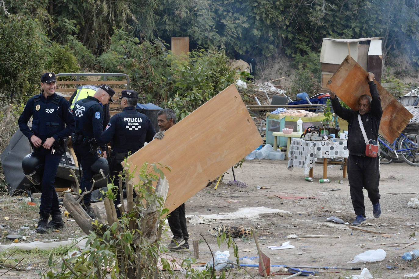 El desalojo del poblado chabolista de La Fica, en imágenes