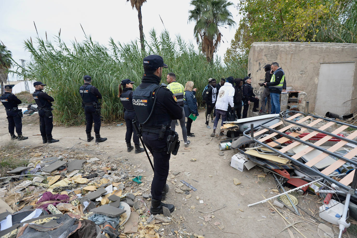 El desalojo del poblado chabolista de La Fica, en imágenes