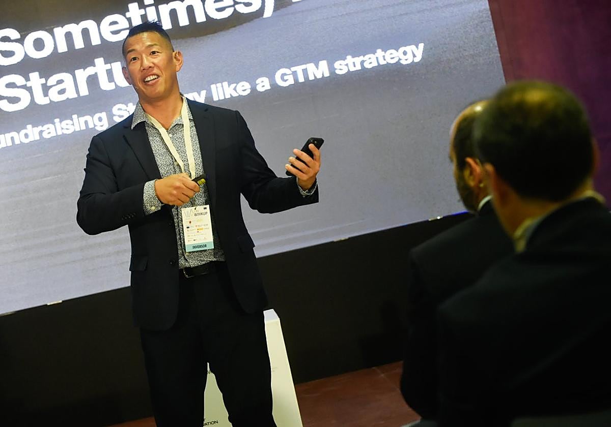 Ponencia de Joseph Liu, miembro de tres redes de inversores.