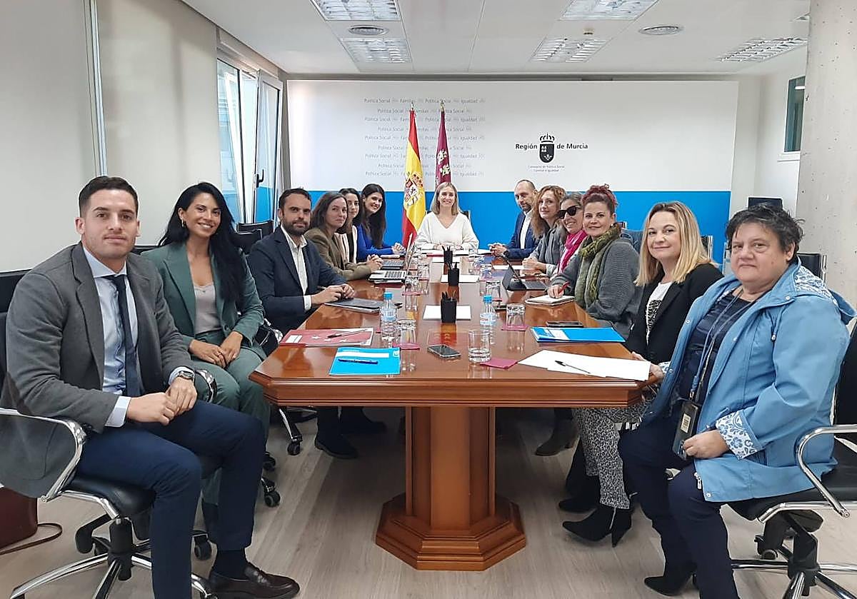 Los miembros del jurado durante la deliberación de los Premios de Discapacidad Región de Murcia.