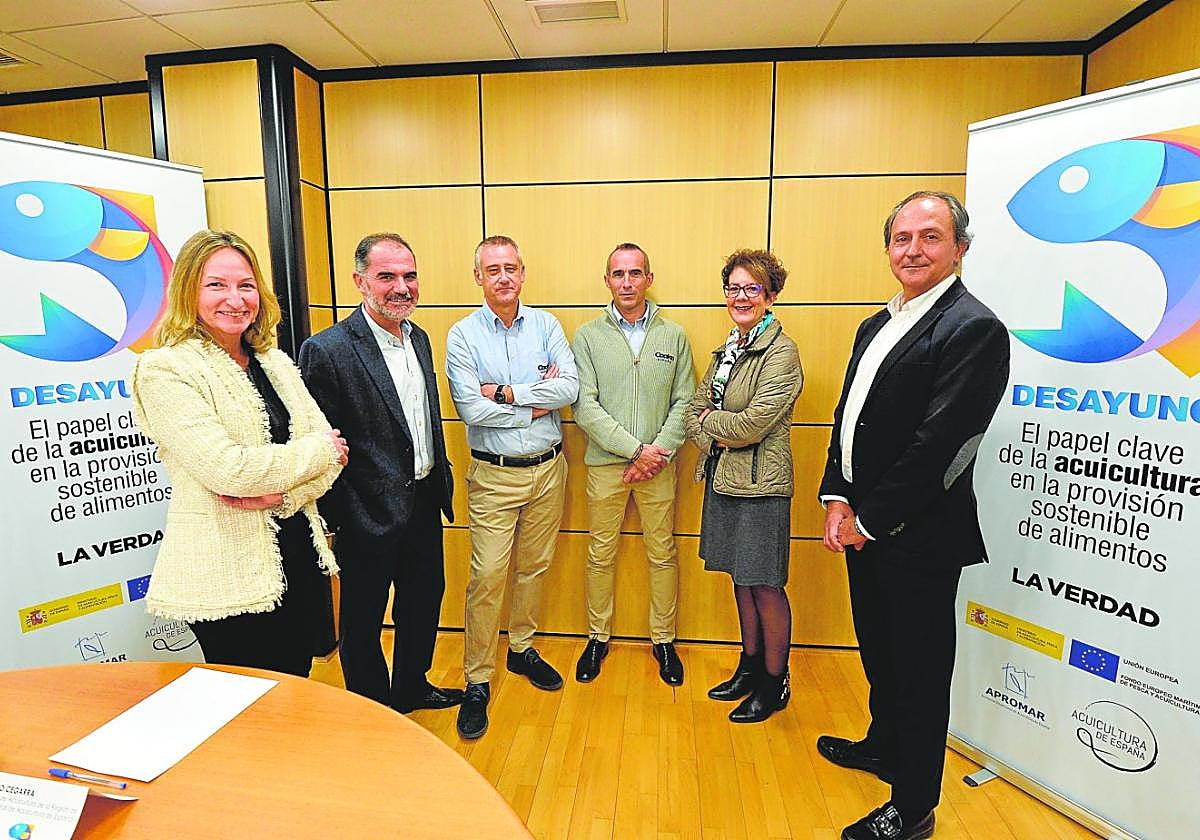 De izq. a dcha., Inma Torres,Aurelio Cegarra, Manuel Nicolás, Antonio Morales, María Ángeles Esteban y Emilio Dolores.