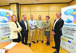 De izq. a dcha., Inma Torres,Aurelio Cegarra, Manuel Nicolás, Antonio Morales, María Ángeles Esteban y Emilio Dolores.