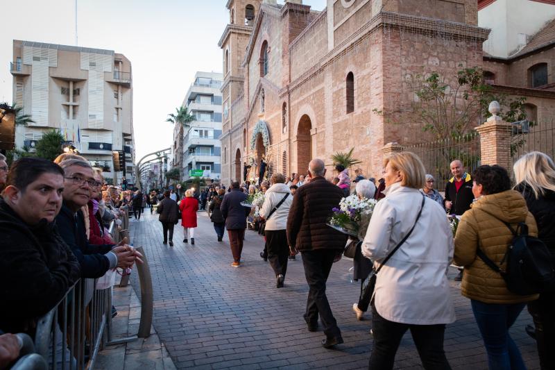 La ofrenda de flores a La Purísima de Torrevieja, en imágenes