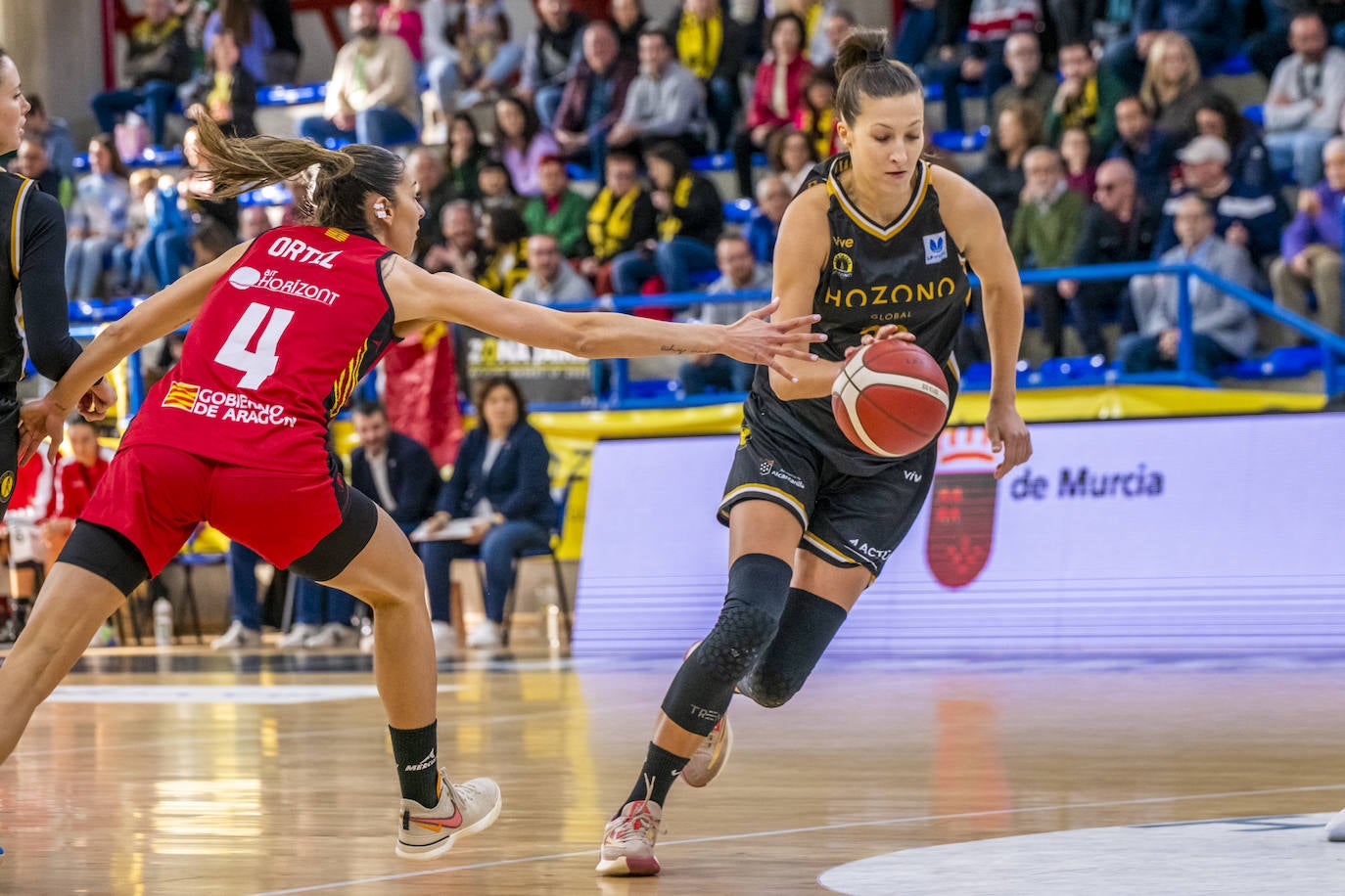 El partido entre el Jairis y el Casademont Zaragoza, en imágenes