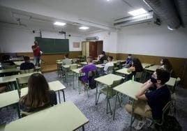 Imagen de archivo de una clase en un instituto murciano durante la pandemia.