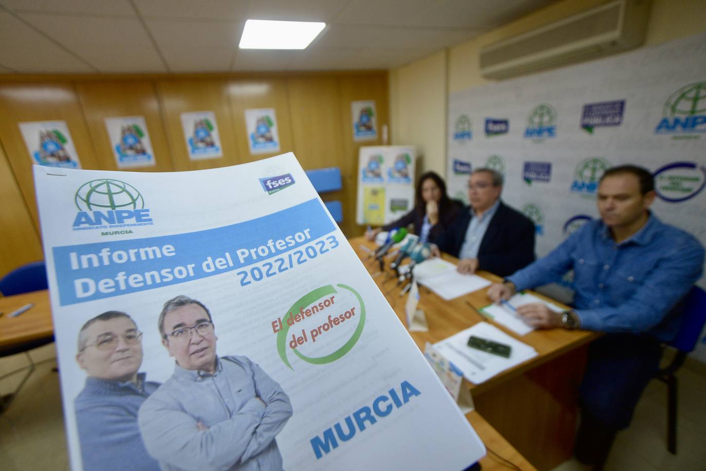 Isabel Sánchez, Clemente Hernández y Martínez Robles, en la presentación del informe de Anpe.
