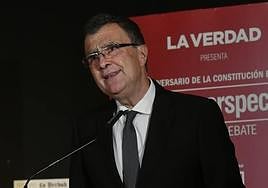 «Rebeldía cívica». El alcalde de Murcia, José Ballesta, animó a defender la Carta Magna ante los enemigos internos que la acechan.