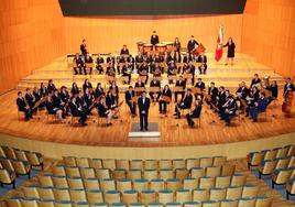 La Banda Sinfónica de la Federación de las Bandas de Música, antes de un concierto.