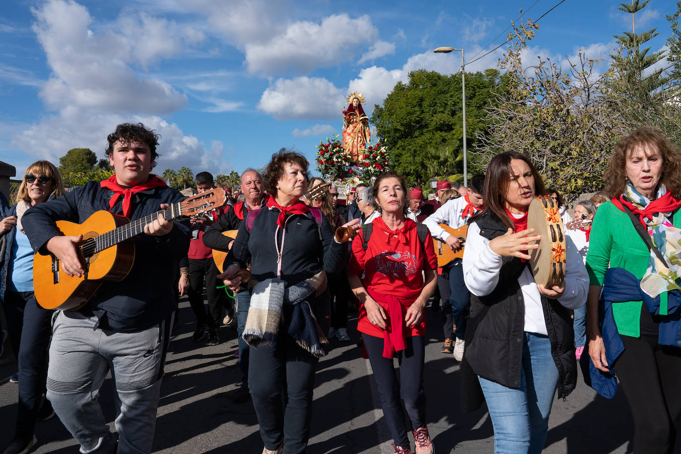 La romería de bajada de La Santa de Totana, en imágenes