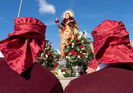 La romería de bajada de La Santa de Totana, en imágenes