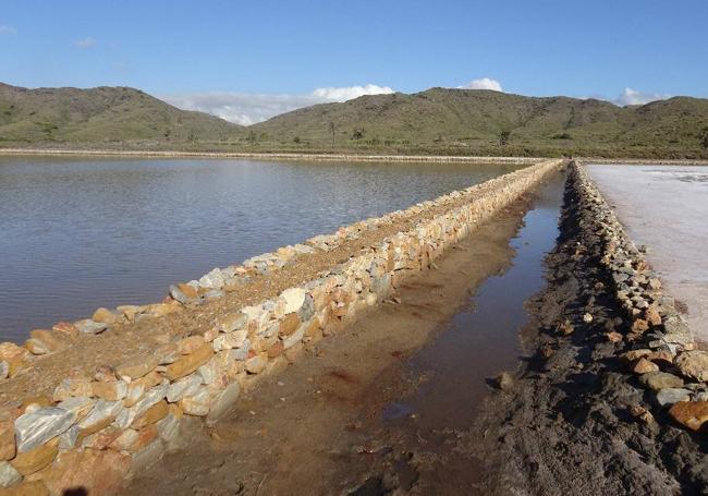 La mota que será restaurada en las Salinas del Rasall.