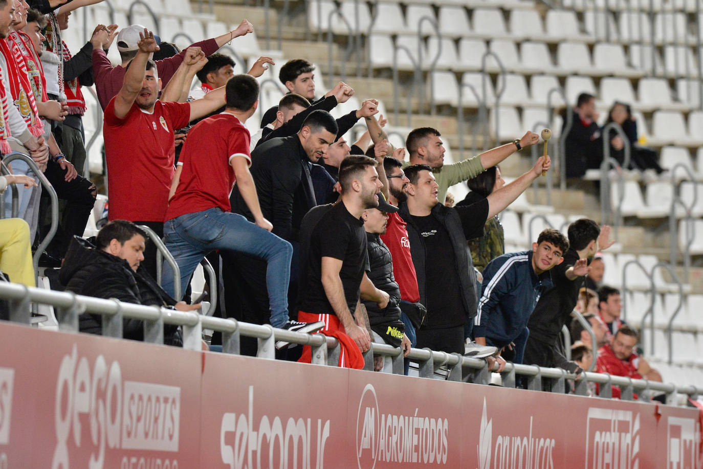 La derrota del Real Murcia frente al Antequera, en imágenes