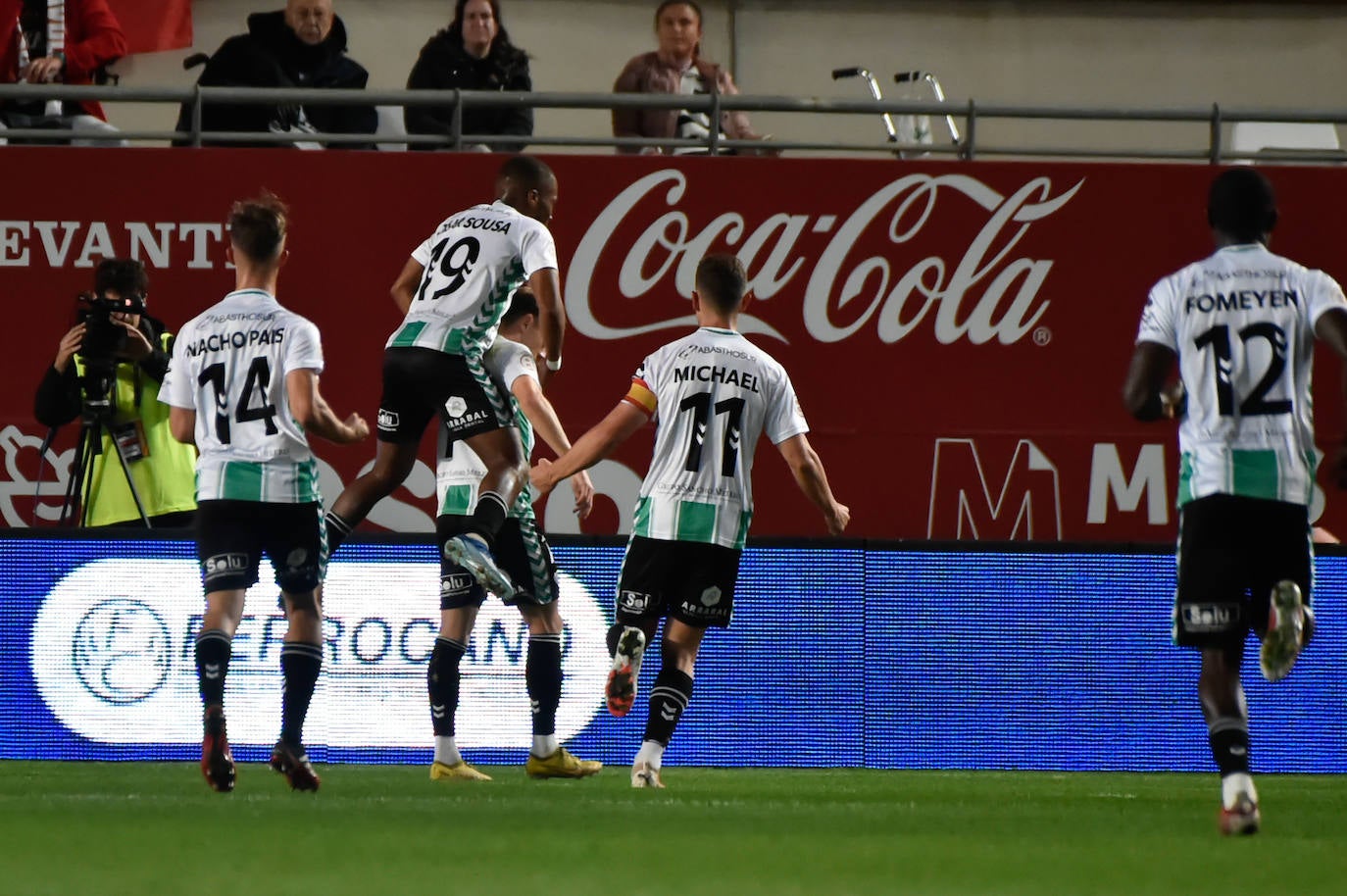 La derrota del Real Murcia frente al Antequera, en imágenes