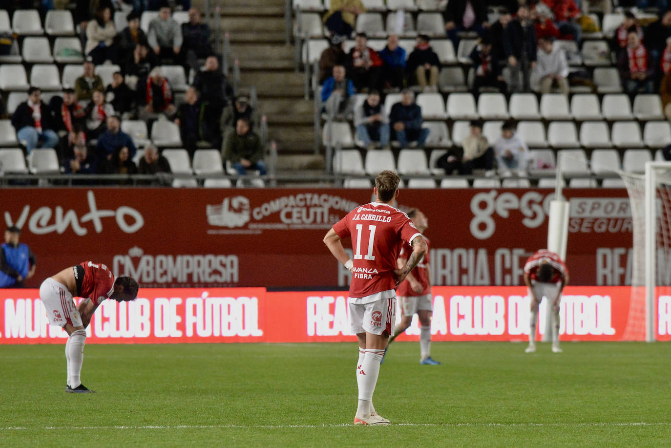 La derrota del Real Murcia frente al Antequera, en imágenes