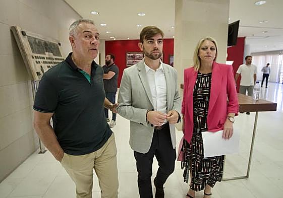 Moreno, junto al consejero Fernández y la presidenta Carrillo.