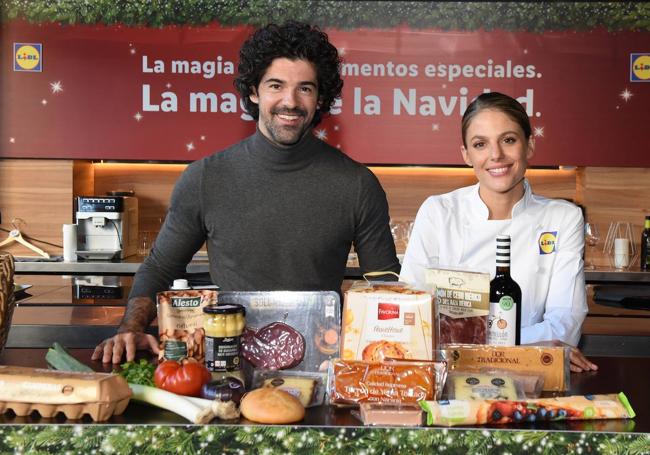 El actor Miguel Ángel Muñoz y la ganadora de MasterChef 6, Marta Verona, presentan el menú de Navidad de Lidl.