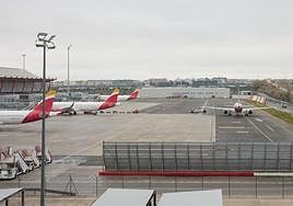 Varios aviones en un aeropuerto, en una imagen de archivo.