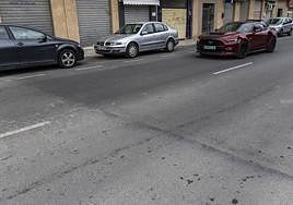 Deficiencias en el asfalto de la calle Mulhacén de Nueva Cartagena.