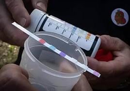 Kit para medir la contaminación en el agua.