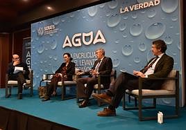 El foro 'Agua: una encrucijada en el Levante español', en imágenes