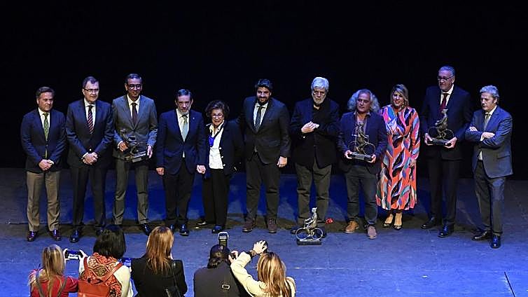 Los Mejores de LA VERDAD llaman a construir una sociedad comprometida, formada y solidaria