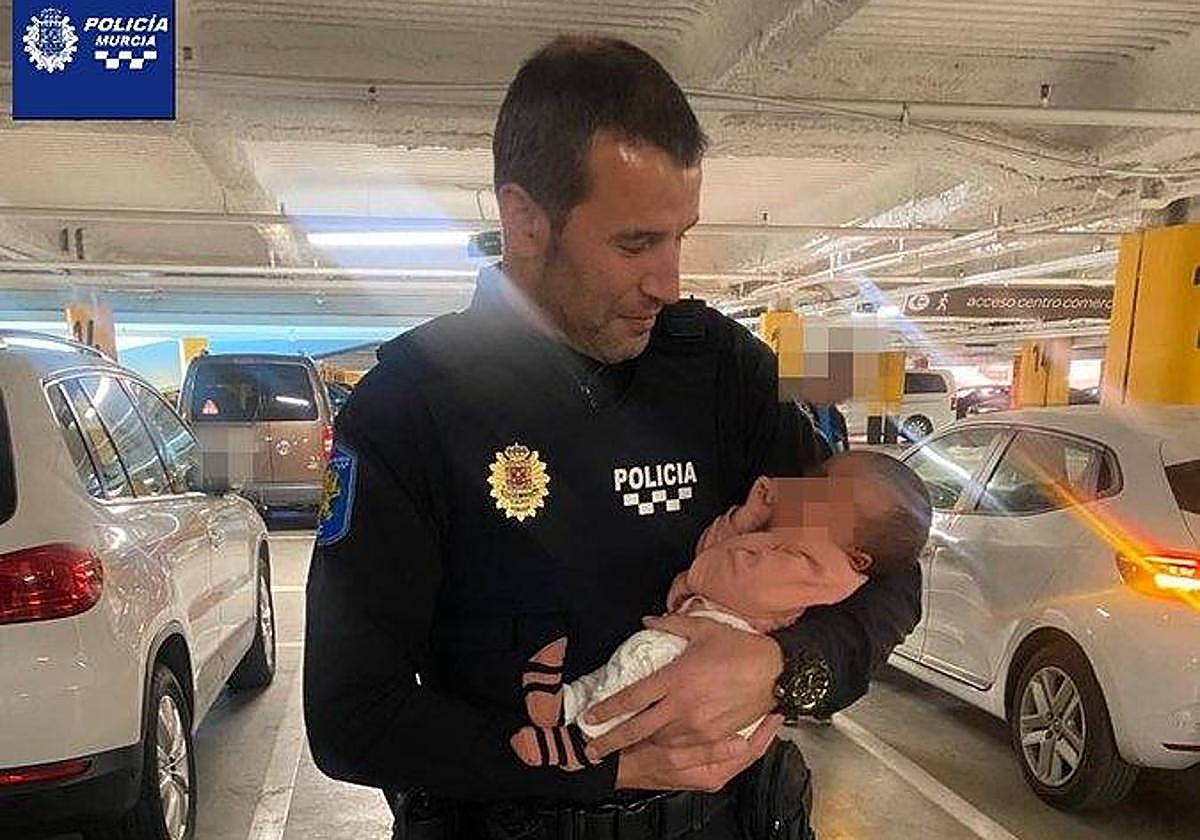 Imagen del bebé rescatado.