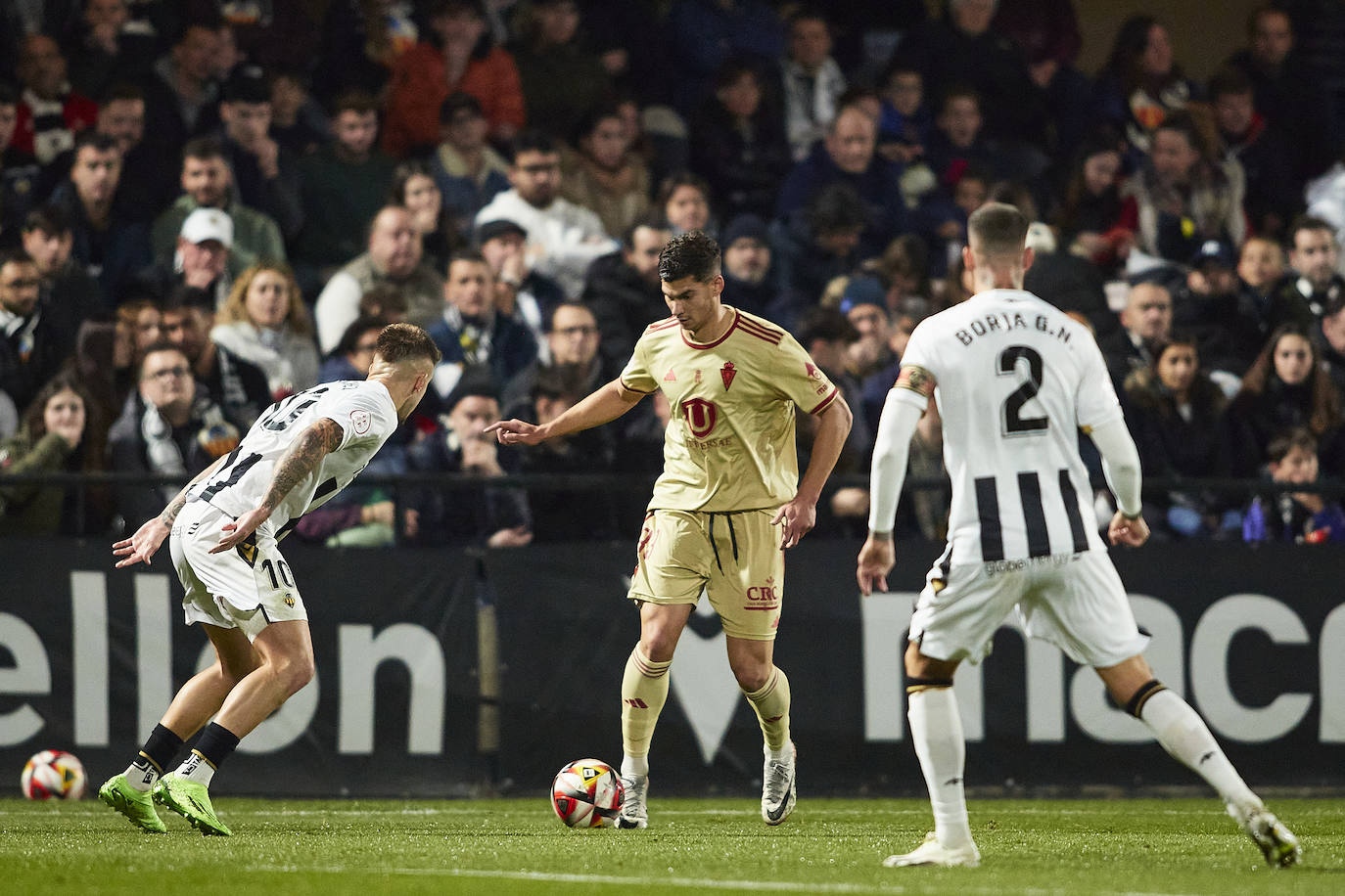 La derrota del Real Murcia frente al Castellón, en imágenes