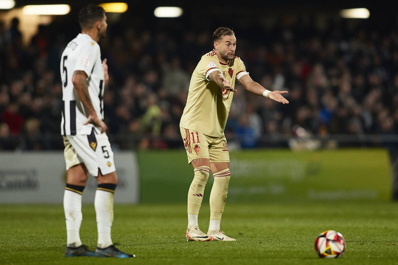 La derrota del Real Murcia frente al Castellón, en imágenes