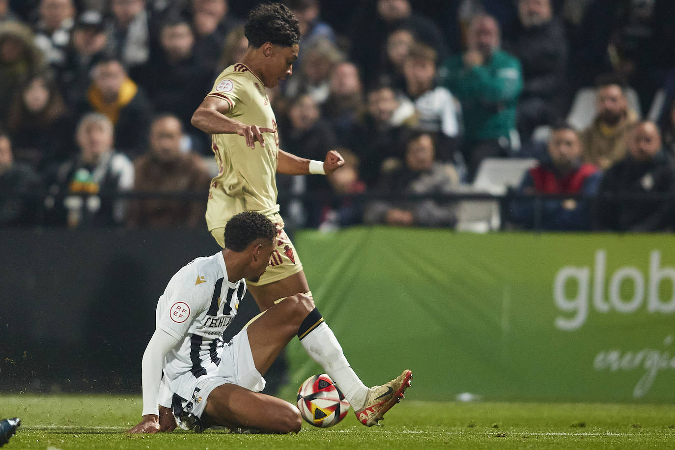 La derrota del Real Murcia frente al Castellón, en imágenes