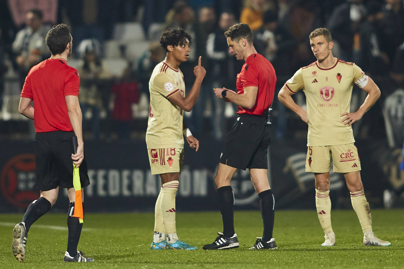 La derrota del Real Murcia frente al Castellón, en imágenes