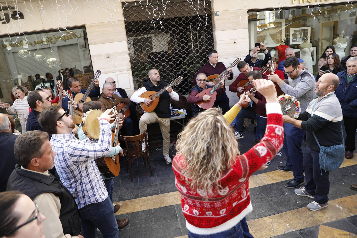 Cantos de Pascua en la calle Corredera de Lorca