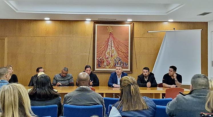 Reunión la semana pasada de la nueva comisión de fiestas en el Ayuntamiento de Orihuela Costa.