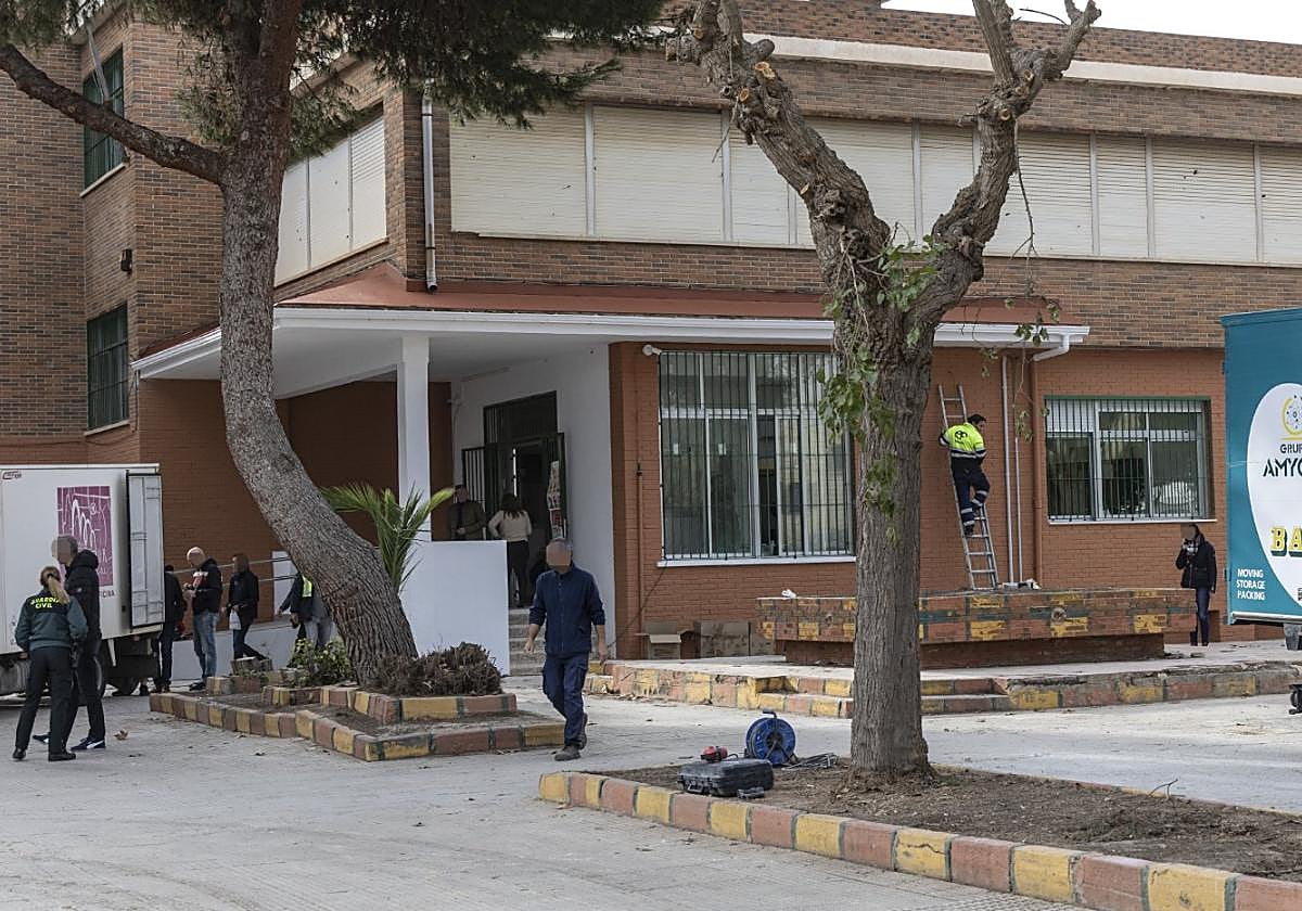 Traslados de material de la Guardia Civil al Antonio Arévalo.