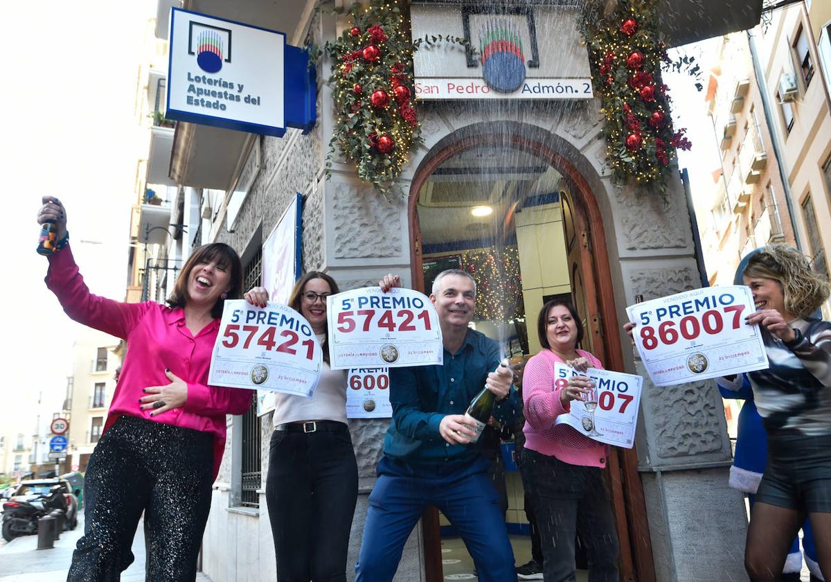 Una administración de Murcia vende dos quintos premios de la Lotería de Navidad