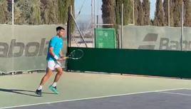 Carlos Alcaraz, durante el entrenamiento este sábado.