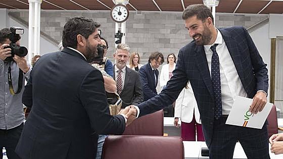 SEPTIEMBRE. El pacto con Vox desbloquea la investidura de López Miras