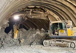 Retirada de material en la boca norte, en la zona murciana del túnel.