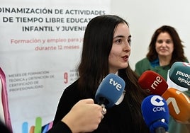 Laura, antes de recibir su certificado profesional en la sede de la Cruz Roja de Murcia