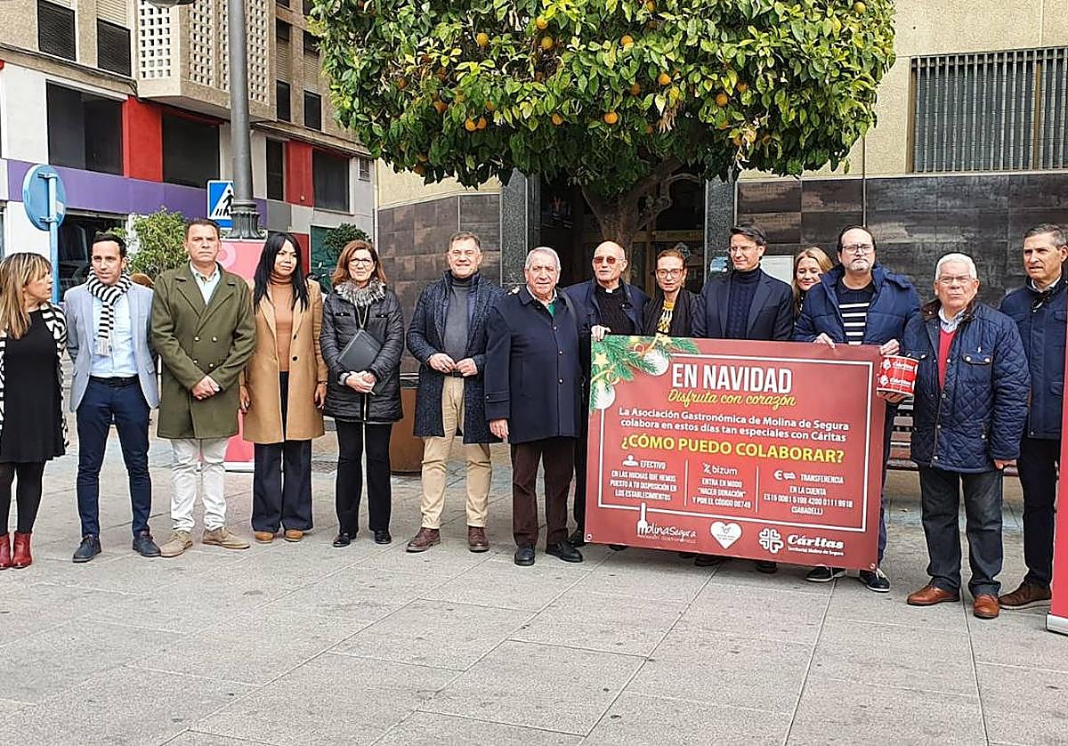 La Asociación Gastronómica de Molina de Segura y Cáritas presentan la cena de Nochevieja solidaria.