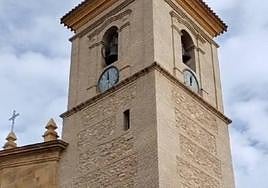 Imagen del reloj, ubicado en la torre de la iglesia de San Lázaro.