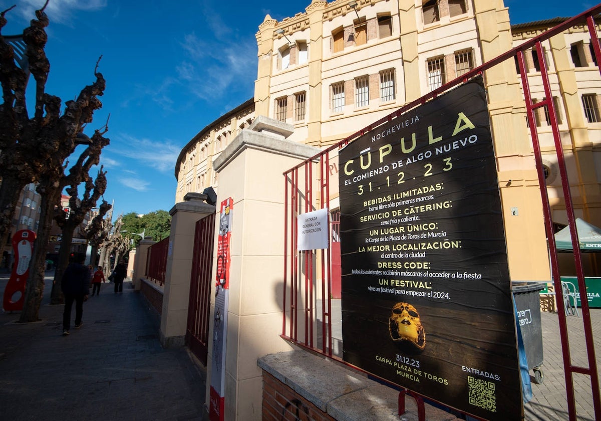 Cartel de la celebración de Nochevieja de la plaza de toros.