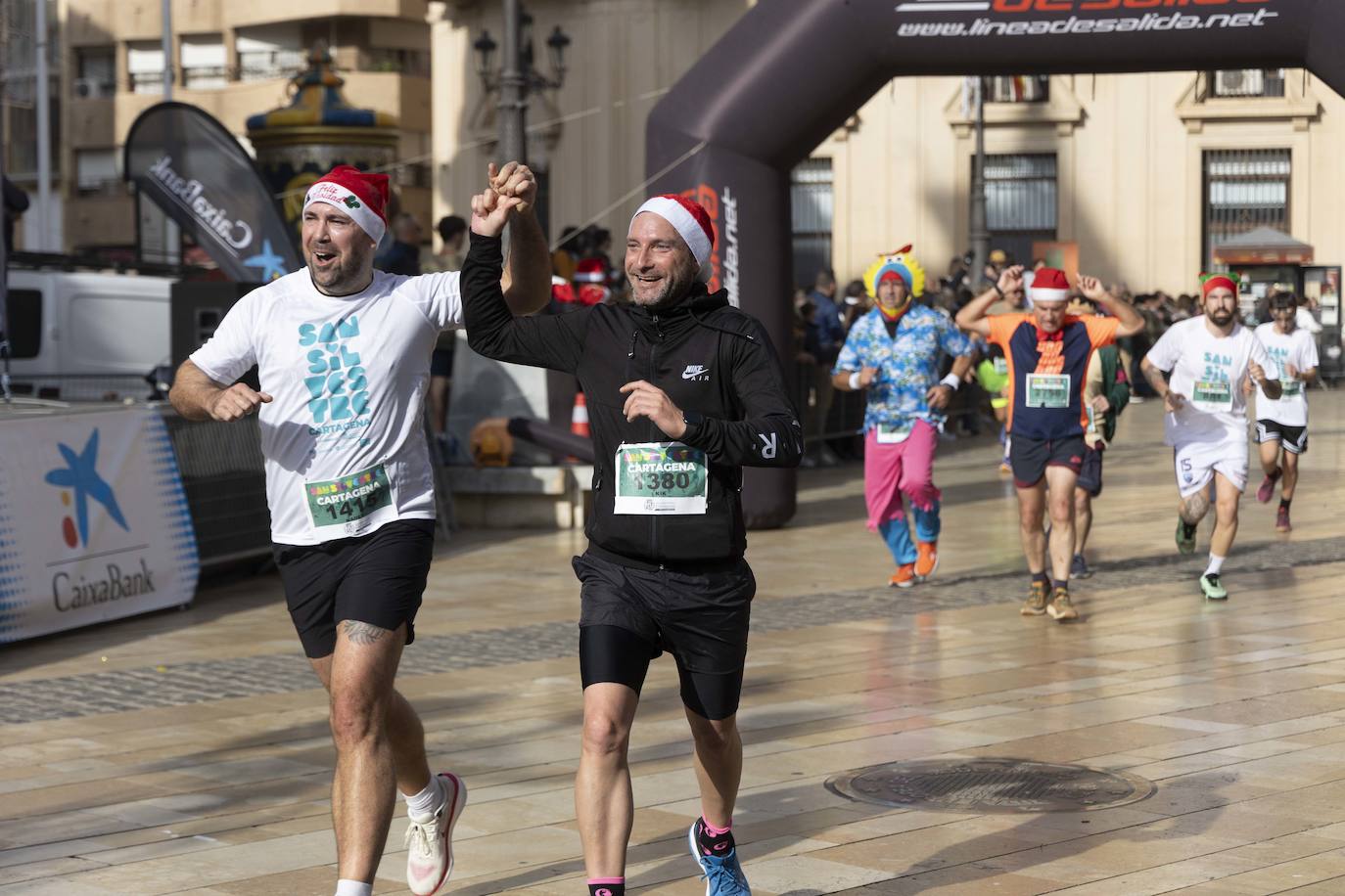 La llegada de la carrera San Silvestre 2023, en imágenes