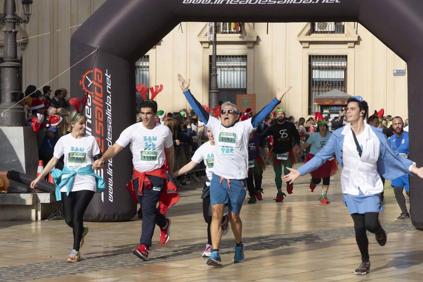 La llegada de la carrera San Silvestre 2023, en imágenes