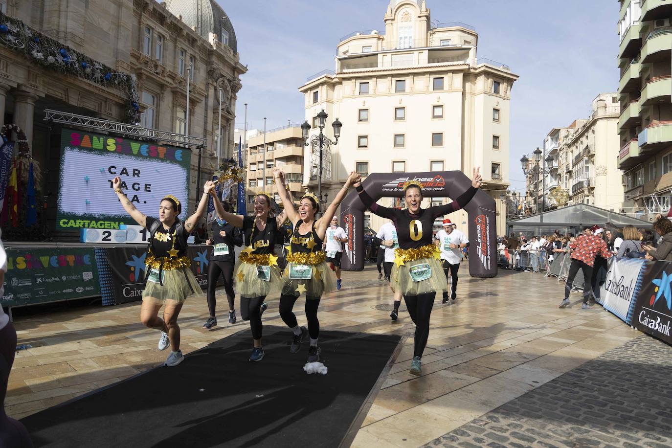 La llegada de la carrera San Silvestre 2023, en imágenes