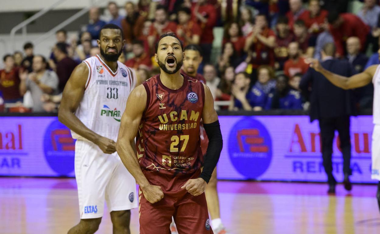 Rojas celebra una de las canastas anotadas frente al Pinar Karsiyaka.