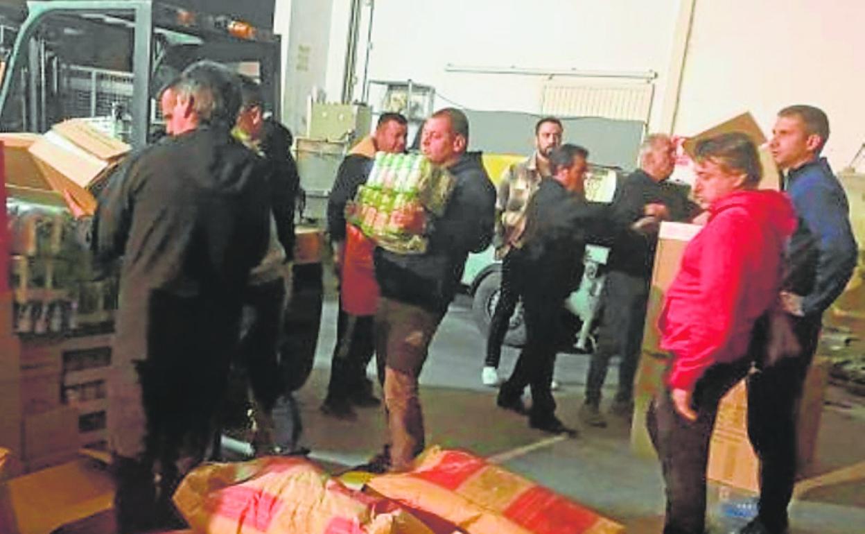 Material recogido por la asociación La Noche de las Luciérnagas 