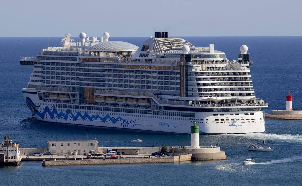 Llegada a Cartagena del crucero 'AidaPerla' en una escala anterior.