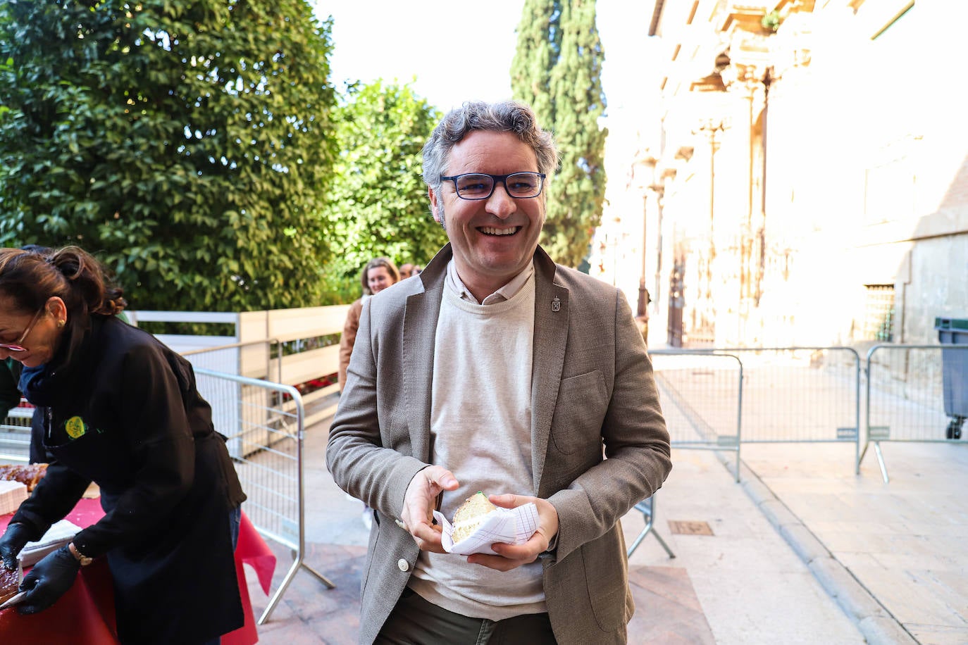 Fotos: Reparto de roscón de Reyes en Murcia